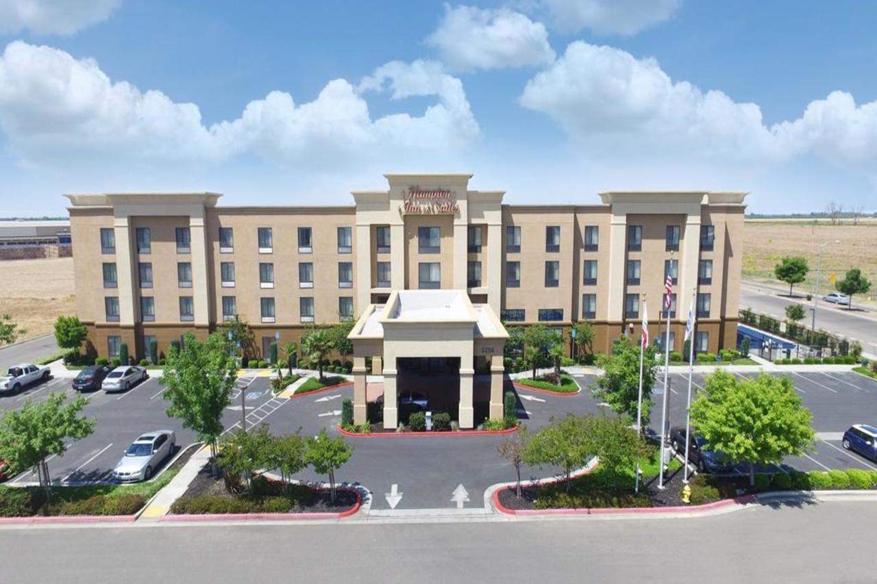 Hampton Inn & Suites Madera Exterior photo
