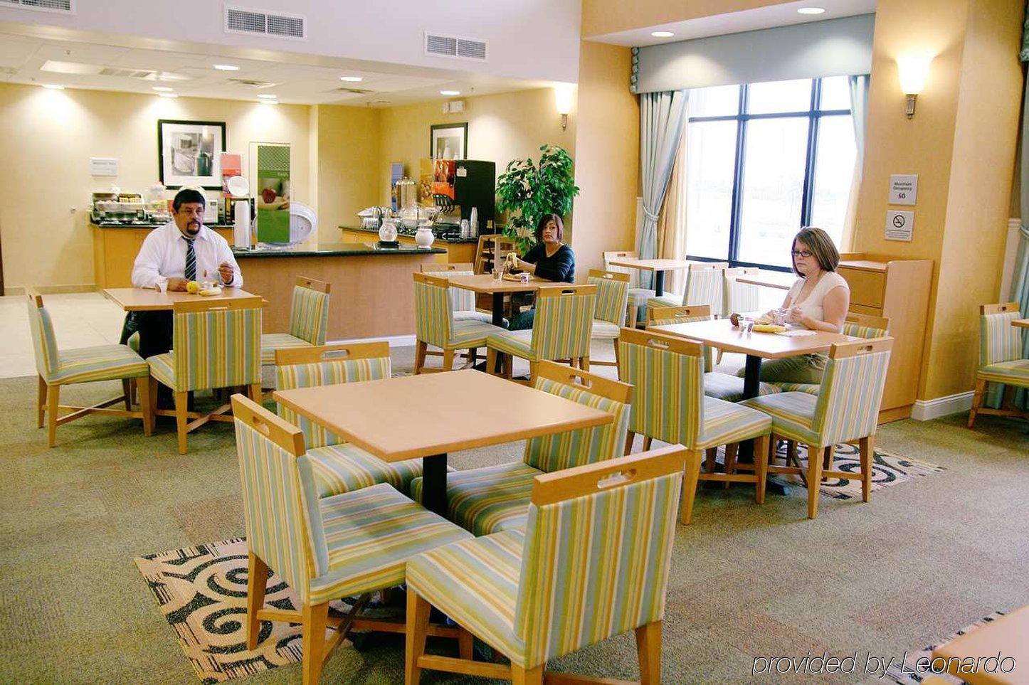 Hampton Inn & Suites Madera Restaurant photo